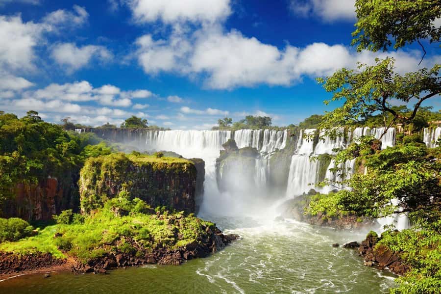Puerto Iguazu: Iguazu Falls Argentinian Side Full-Day Tour - Getting oriented inside Iguazu National Park
