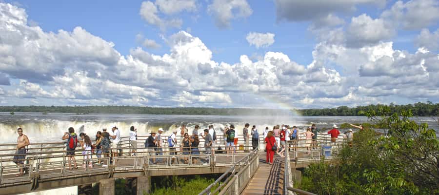 Puerto Iguazu: Iguazu Falls Argentinian Side Full-Day Tour - Inferior Circuit: closer spray and more physical walking