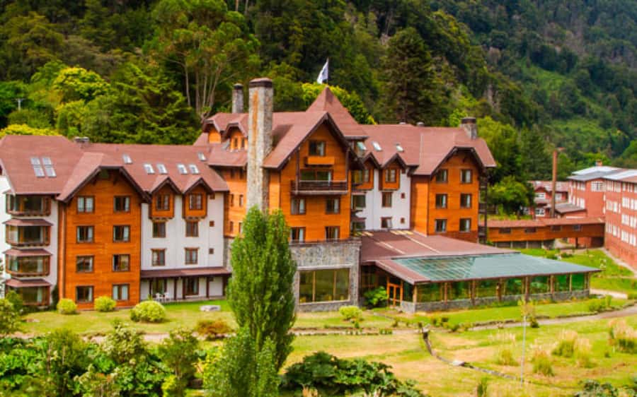 Puerto Varas: Peulla Day Trip - Petrohué Falls and the short forest walk