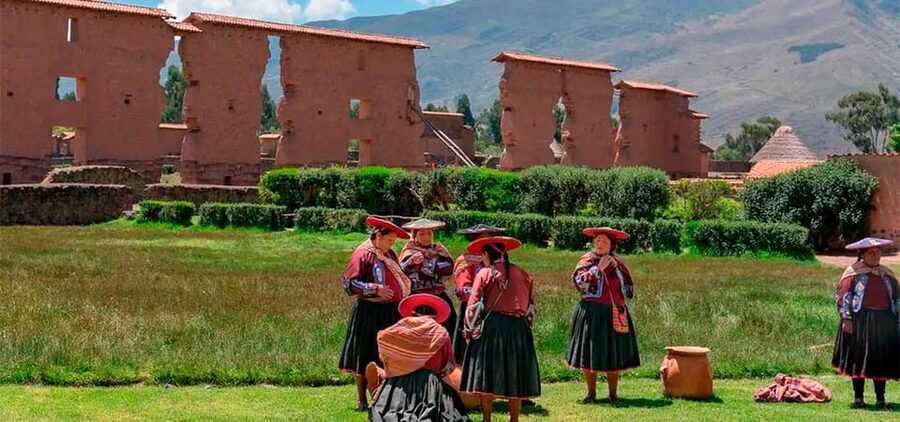 Puno: Full-Day Route of the Sun Tour to Cusco with Lunch - Buffet lunch near Sicuani