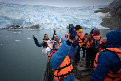 Punta Arenas: Full-Day Whales, Penguins, and Glaciers Tour