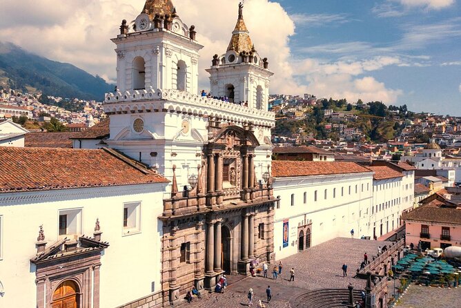Quito Old Town Tour: History, Market Visit & Ice Cream Tasting - Starting at Mercado Central with fruit and local remedies