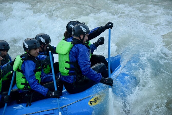 Rafting experience on the Rio de las Vueltas in Patagonia - The Portage rapid marks the change