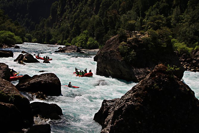 Rafting Puente a Macal - Futaleufu River - Puente a Puente starts with frequent action