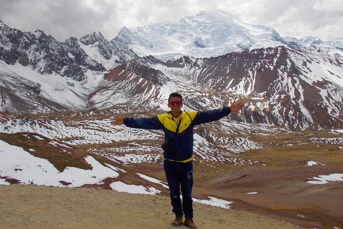 Rainbow Mountain in Cusco Full Day Tour - Descent, lunch, and the ride back to Cusco