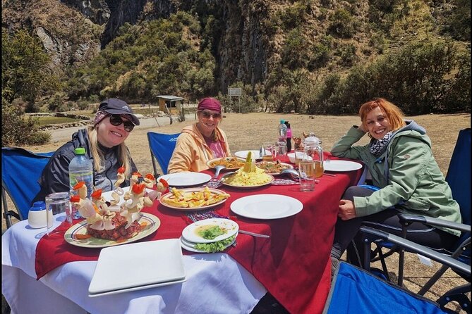 Rainbow Mountain & Red Valley Premium Tour with picnic - A buffet lunch after the hike