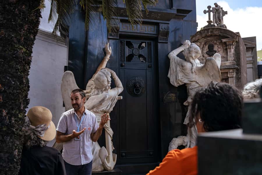 Recoleta Cemetery - Small Group Tour of History & Secrets - Meeting near La Biela in Recoleta