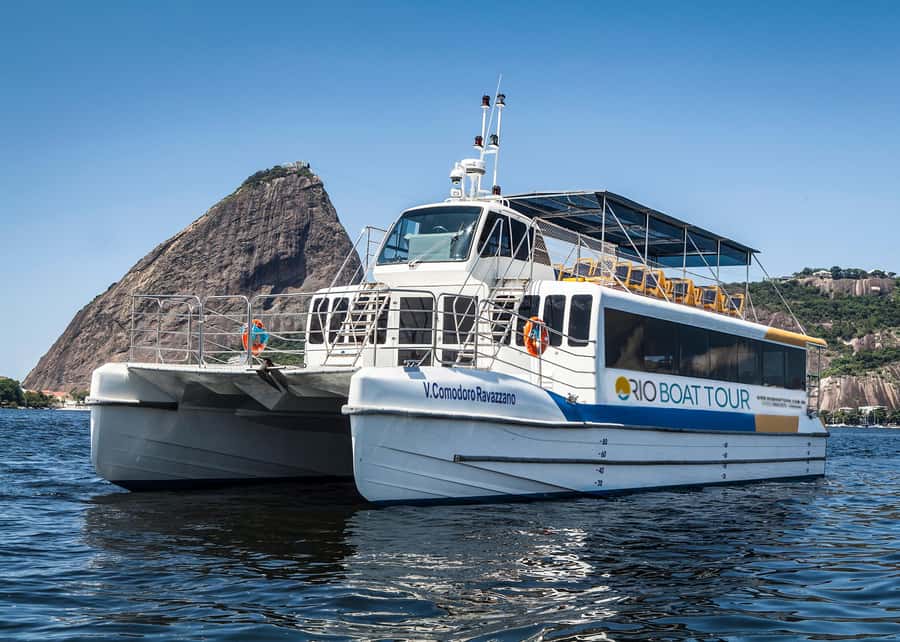 Rio: Boat Tour of Guanabara Bay - Crossing toward Niterói and the Museum of Contemporary Art