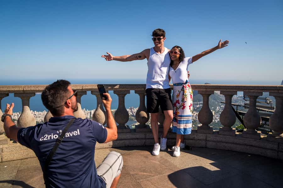 Rio: Christ the Redeemer & Selarón Steps Half-Day Tour - The guides make the short schedule work