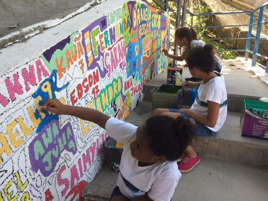 Rio de Janeiro: Favela Santa Marta Tour with Resident Guide - Starting the walk and getting your bearings