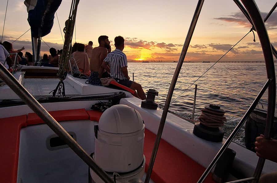 Rio de Janeiro: Guanabara Bay Sunset Sailing Tour & Drinks - What to bring and how to plan