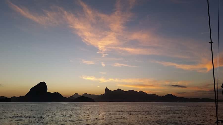 Rio de Janeiro: Guanabara Bay Sunset Sailing Tour & Drinks - Setting out from Marina da Glória