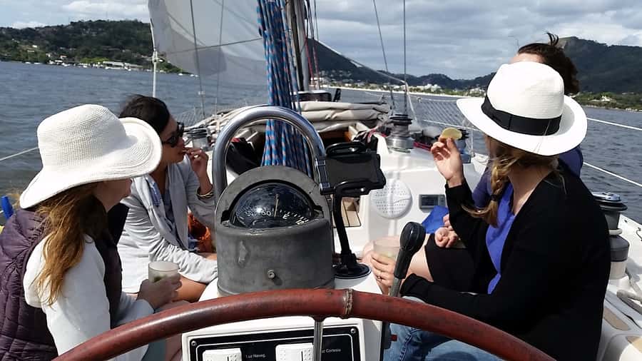 Rio de Janeiro: Guanabara Bay Sunset Sailing Tour & Drinks - The crew makes a real difference