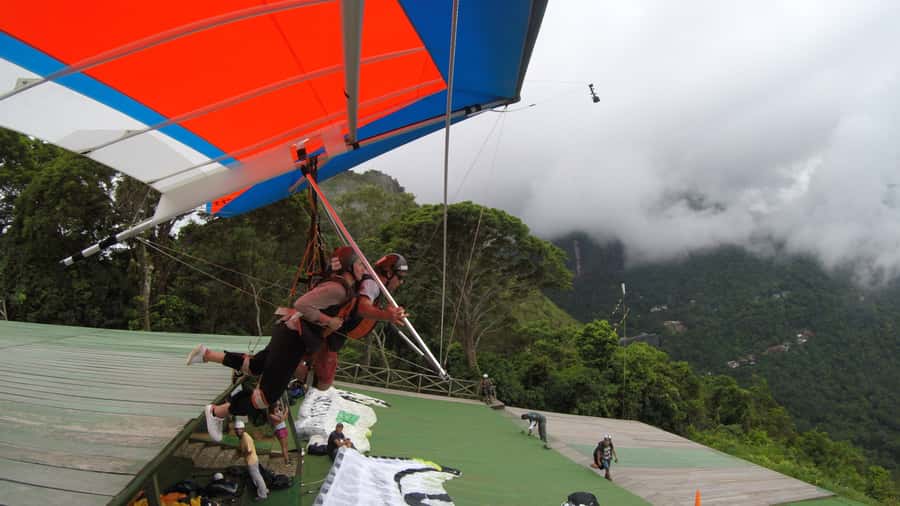 Rio de Janeiro: Hang Gliding Adventure - The briefing and the seven-step launch