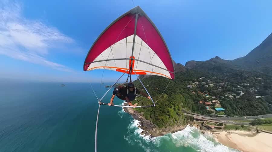 Rio de Janeiro: Hang Gliding or Paragliding Experience - Training, harnesses, and the last step before takeoff