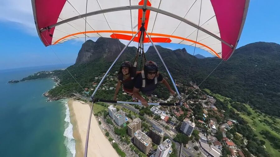 Rio de Janeiro: Hang Gliding or Paragliding Experience - A beach landing with Rio spread behind you