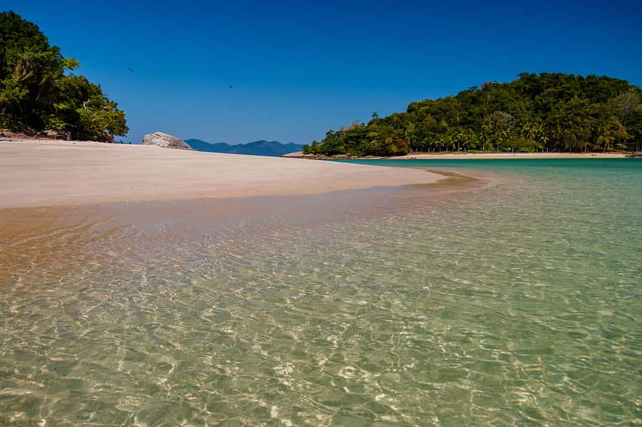 Rio de Janeiro: Ilha Grande with Boat Tour & Optional Lunch - Baleia’s Beach is the easy first swim