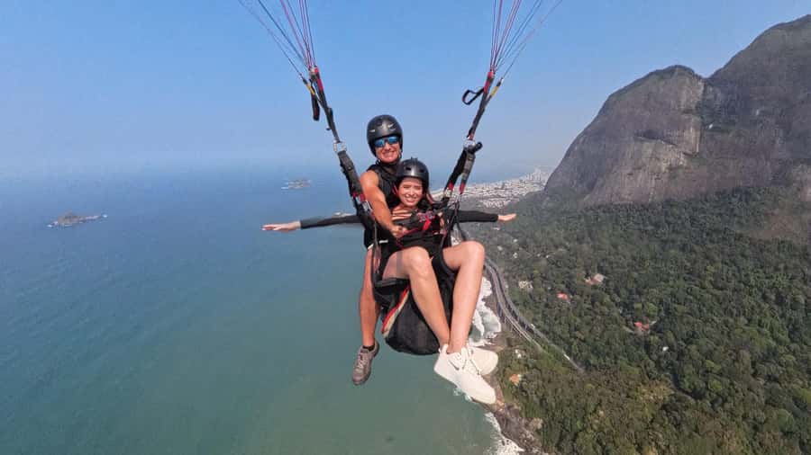 Rio de Janeiro : Paragliding Tandem Flights over Rio - What the Flight Over Rio Feels Like