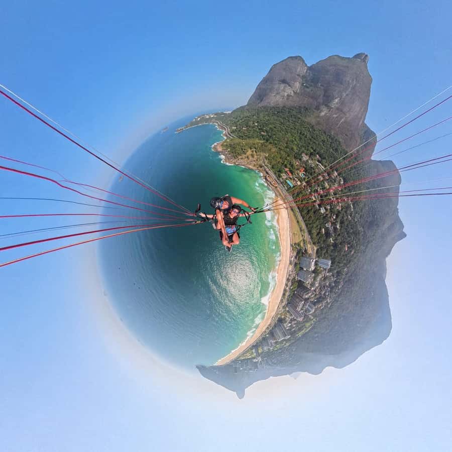 Rio de Janeiro : Paragliding Tandem Flights over Rio - The Ride to Pedra Bonita
