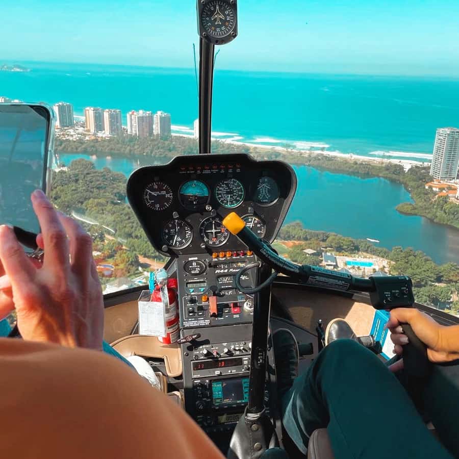 Rio de Janeiro: Private Helicopter Tour - Boarding a private helicopter for 30 minutes