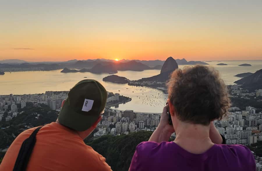 Rio de Janeiro: Private Sunrise Tour at Mirante Dona Marta - Guide Guilherme and the private format