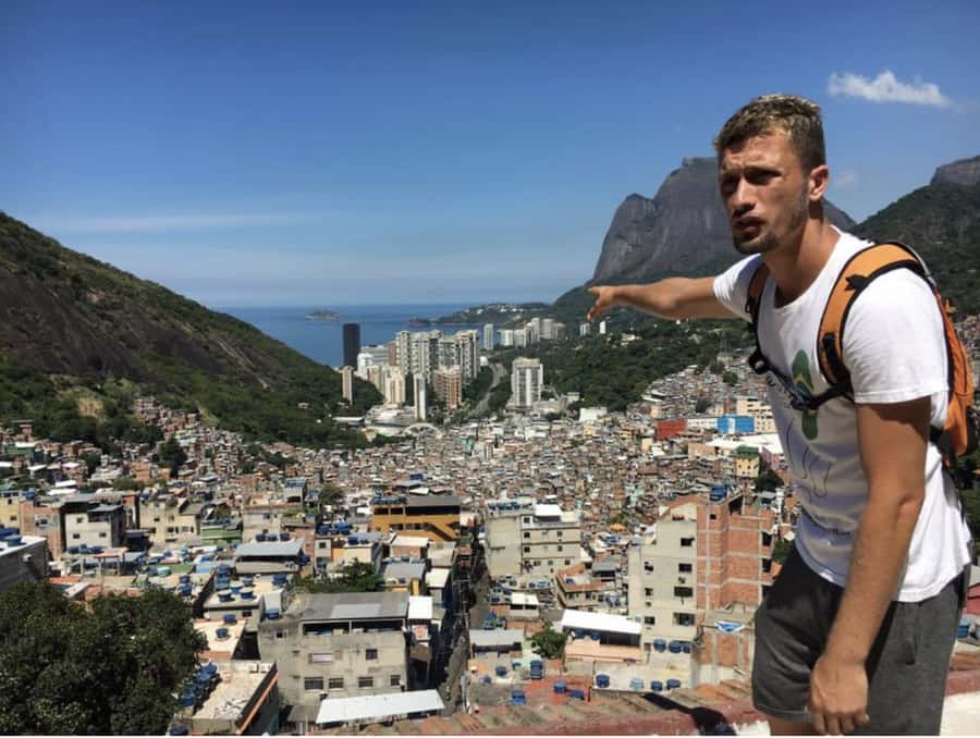 Rio de Janeiro: Rocinha Favela Walking Tour with Local Guide - The minivan ride and the shift in scenery