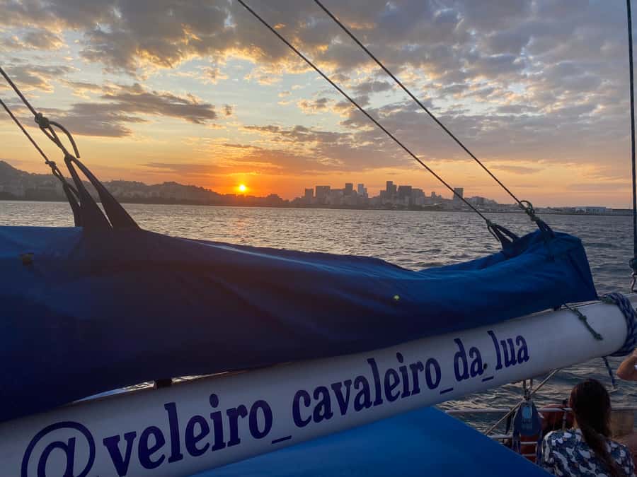 Rio de Janeiro: Sunset Sailboat Tour with Open Bar - Sunset views of Corcovado and Flamengo