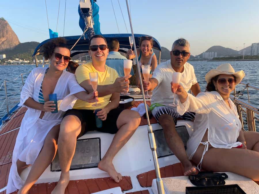 Rio de Janeiro: Sunset Sailboat Tour with Open Bar - The crew makes the difference