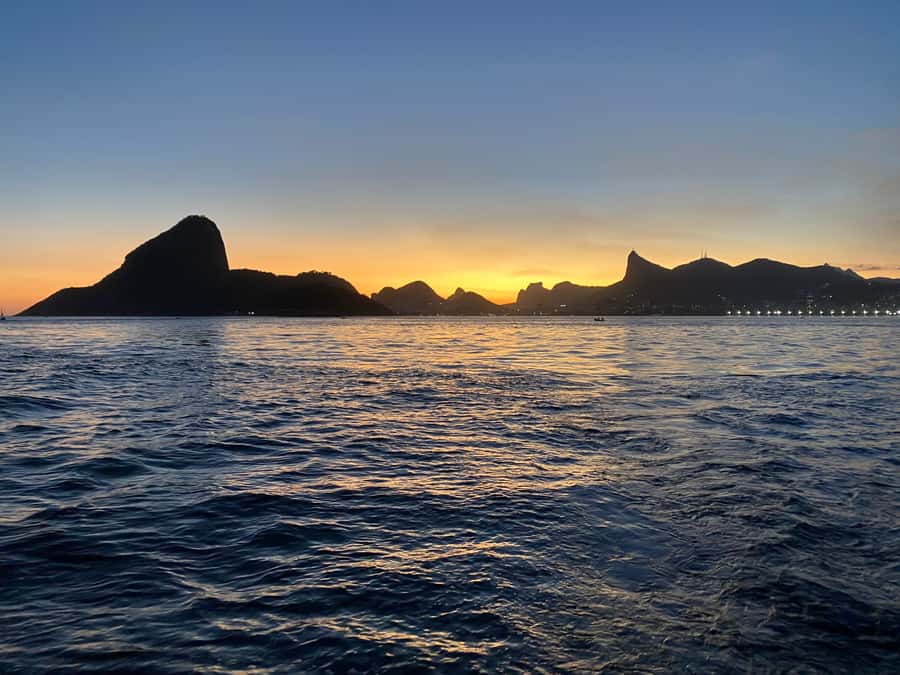 Rio de Janeiro: Sunset Sailboat Tour with Open Bar - What the three-hour route gives you