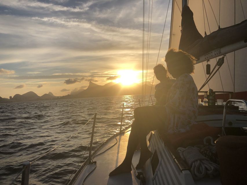 Rio de Janeiro: Sunset Sailing Tour - Drinks, snacks, and the rhythm on board
