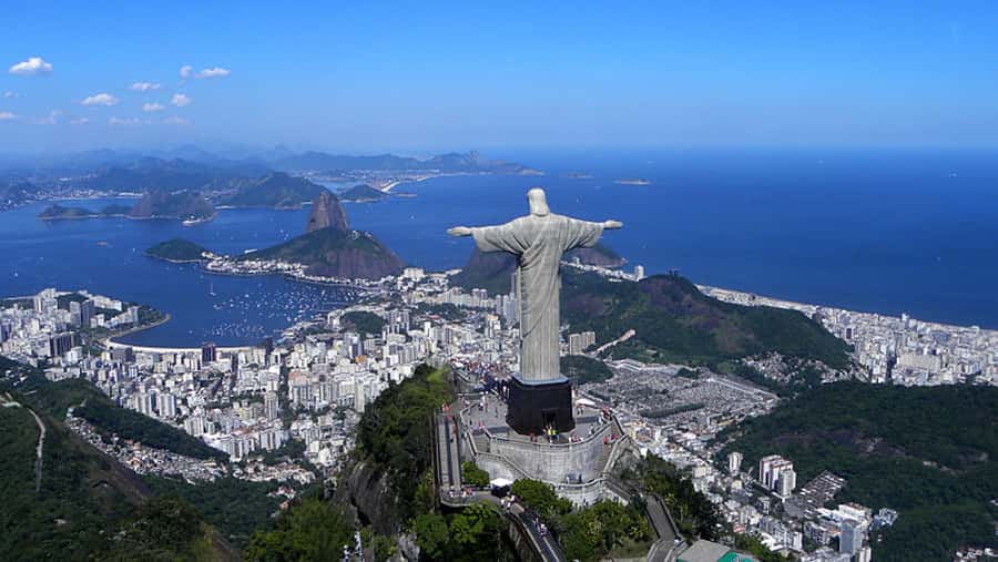 Rio: Maracanã Stadium & Christ the Redeemer by Rack Railway - Christ the Redeemer is the real centerpiece