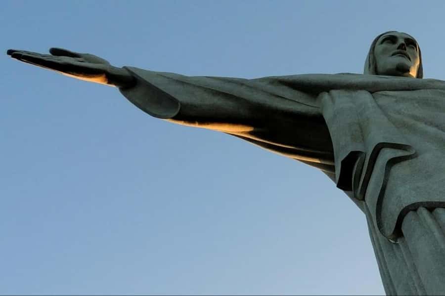 Rio: Maracanã Stadium & Christ the Redeemer by Rack Railway - Guides, languages, and the audio commentary