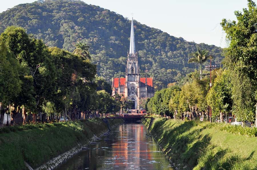 Rio: Petrópolis Trip with Palace, Imperial Museum & Brewery - Quitandinha shows Petrópolis at full volume