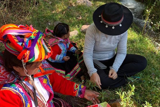 Sacred Valley Textile Workshop – Dyeing & Weaving in Cusco - Sitting at the backstrap loom