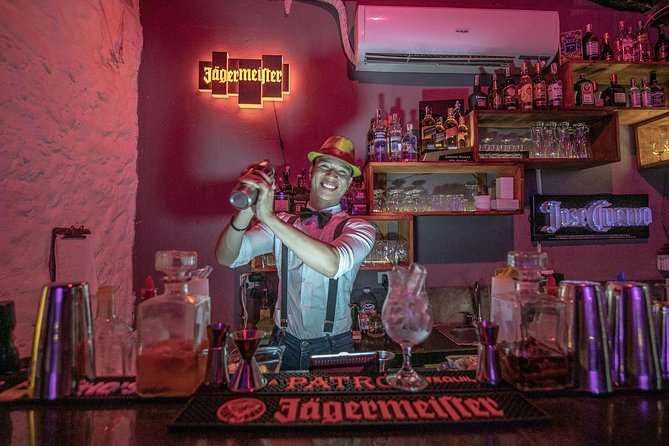 Salsa Tour in Cartagena with admission Ticket to Café Havana - Finishing at Café Havana