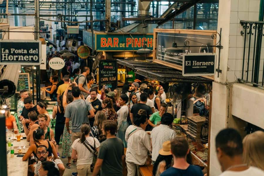 San Telmo: Historical Guided Tour with Street Food & Drinks - The first stop at El Federal Bar