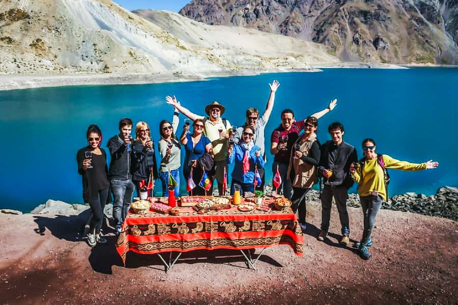 Santiago: Cajon del Maipo/Embalse del Yeso Tour with Picnic - Guides, vans, and the pace of the day
