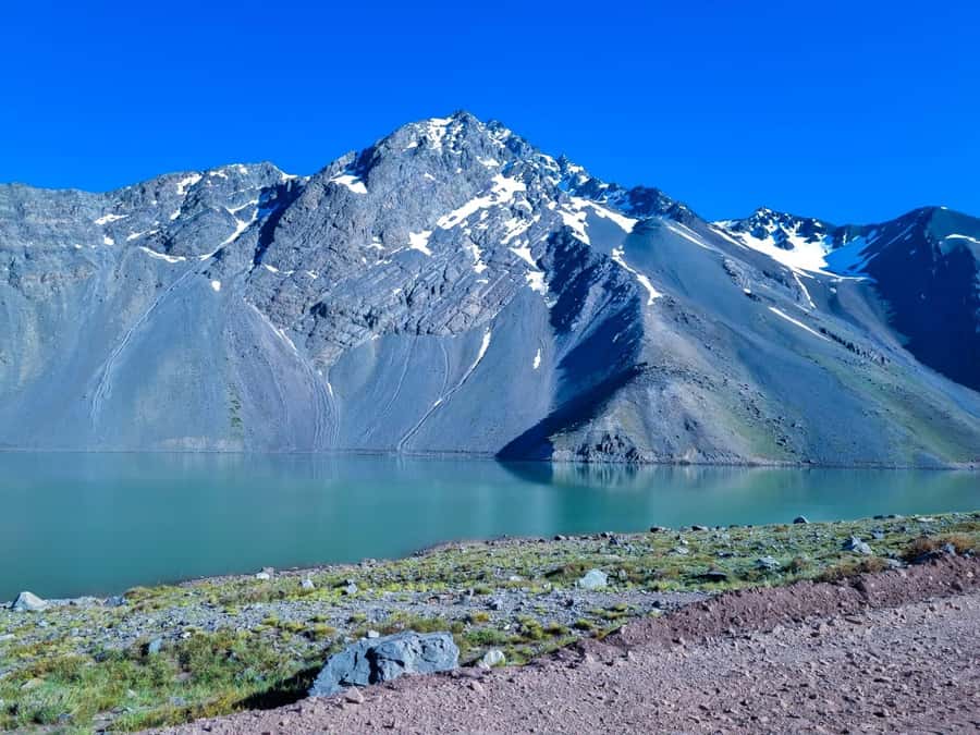 Santiago: Cajon del Maipo & Embalse El Yeso Trip with Picnic - Guides, languages, and the human side of the day