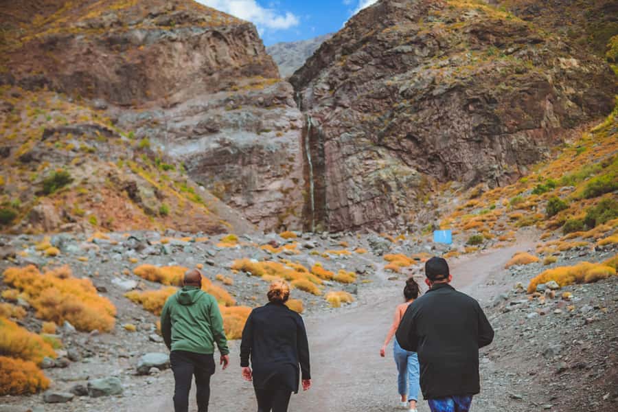 Santiago: Cajón del Maipo Hot Springs & Chilean Barbecue - Stargazing and meeting people from around the world