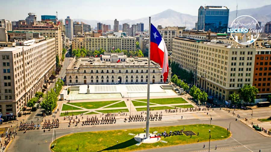 Santiago: City Highlights Walking Tour - A fast way to read Santiago from old center to new skyline
