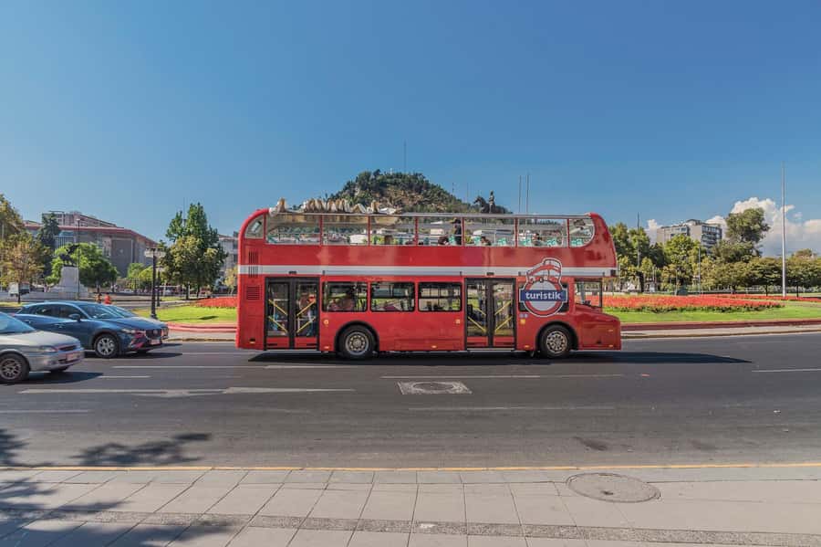Santiago: Hop-on Hop-off Bus Day Ticket with Audio Guide - Cerro San Cristóbal by cable car and funicular