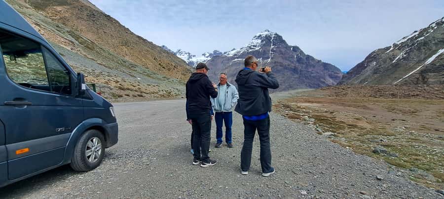 Santiago: Inca Lagoon Tour with Local Vineyard and Tasting - Aconcagua and the long climb toward Portillo