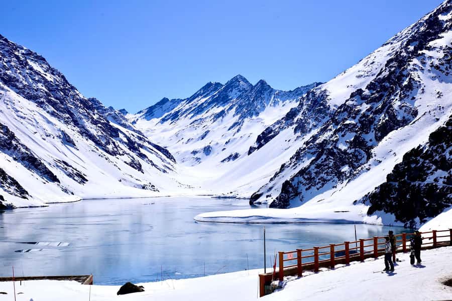 Santiago: Portillo and Laguna del Inca Day Trip with Picnic - Salto del Soldado and the story behind the rock