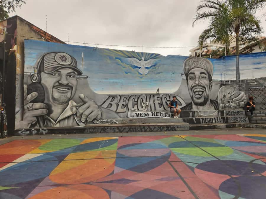 São Paulo: Bar and Street Art Crawl with Local Guide - Walking through Vila Madalena