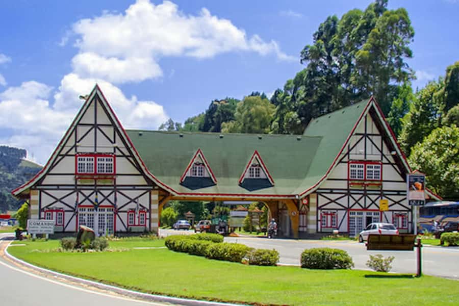 São Paulo: Campos do Jordão Guided Tour - Capivari: lunch and your choice of activity