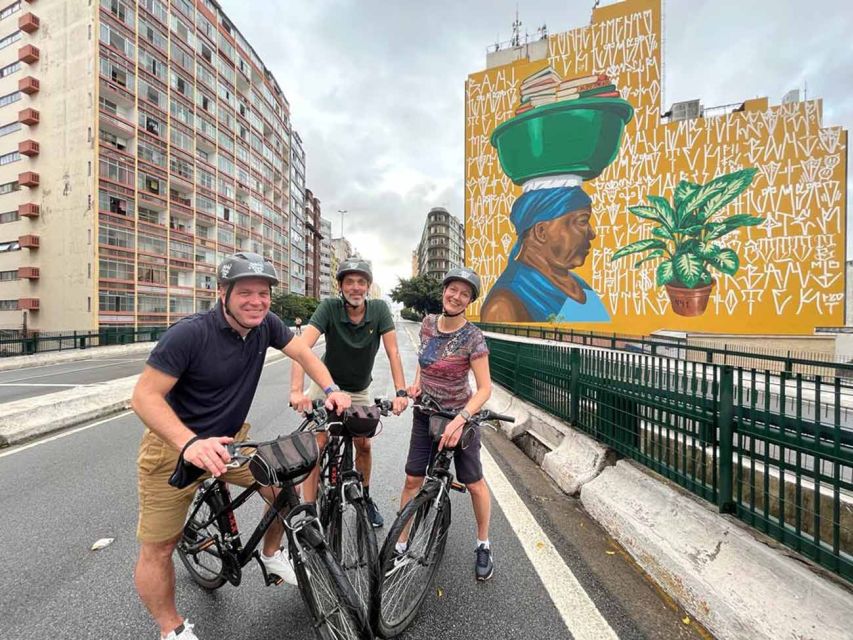 São Paulo: Downtown Historical Bike Tour - Pátio do Colégio, Sé Cathedral, and Liberdade