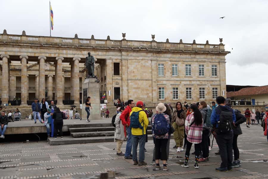 Shared Tour Colombian Conflict War, Drug Trafficking & Peace - FARC, ELN, M-19, and the reasons groups took up arms