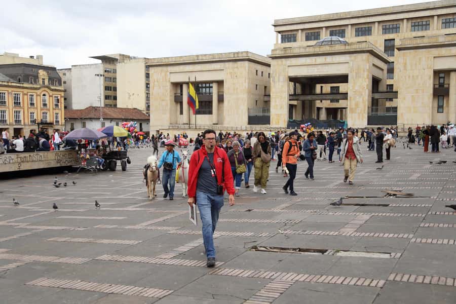 Shared Tour Colombian Conflict War, Drug Trafficking & Peace - What the 150-minute route feels like