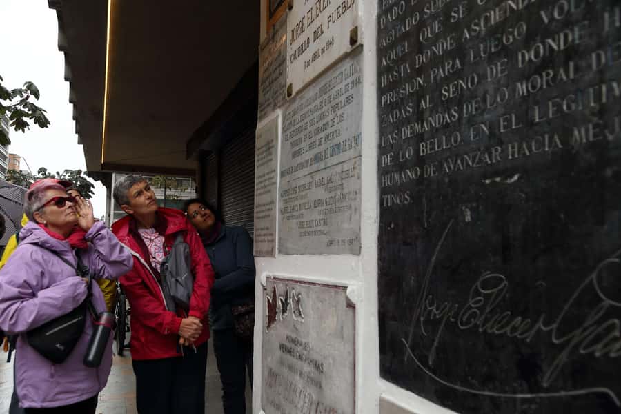 Shared Tour Colombian Conflict War, Drug Trafficking & Peace - From political rivalry to military rule