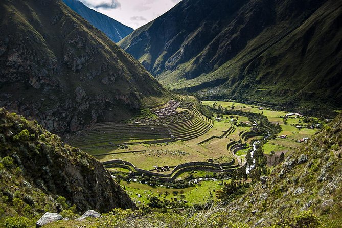 Short Inca Trail 2 Day Hike to Machu Picchu with Permits & Train - Machu Picchu at 7:00 am